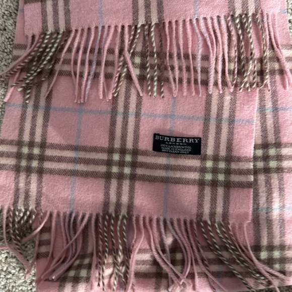 Authentic Vintage Burberry pink wool scarf - Picture 5 of 5